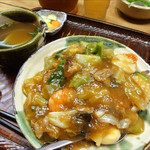 いなか風中華 伊志川 - 中華丼880円