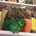 山海料理仁志乃 - 和牛ステーキ弁当 （'12.3）