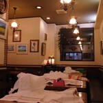 レストラン山水 - お持ち帰りで忙しい店内