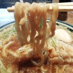 麺屋 八海山 - 長さや太さが不揃いなのは手打ち麺の証