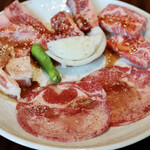 Sumibiyakiniku Genzou - 飛騨牛カルビ盛他