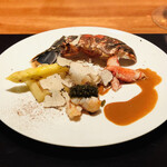 神楽坂 鉄板焼 中むら - オマールブルー　600g　ホワイトアスパラ　サマートリュフ　キャビア　アメリケーヌソース　マッシュルームパウダー