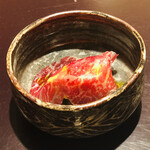 神楽坂 鉄板焼 中むら - 川岸牧場産神戸牛のプレザオラ　宮崎県産マンゴー　オキ・オリーブオイル