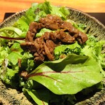 神楽坂 鉄板焼 中むら - 川岸牧場産神戸牛の時雨煮　シャトーブリアンの切落し　新鮮な野菜サラダ