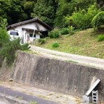 山中にﾎﾟﾂﾝと・・・