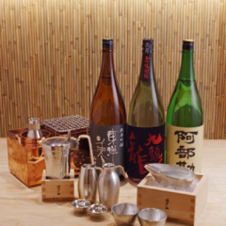 日本各地の銘酒４０種を、８種類の温度でつけた「燗酒」で呑む