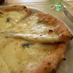 ４種のチーズのピッツァ(アップ)（2020.4）