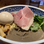 寿製麺 よしかわ 川越店 - 濃厚な煮干しのタレですが、塩味控えめです。