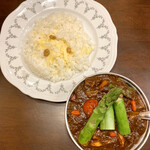 トマト - 和牛ビーフジャワカレー・季節の野菜