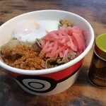 Yoshinoya - 自宅で、玉子投入しレンジで温め、紅生姜と七味唐辛子を投入