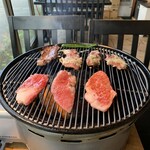 焼肉　鉄木真 - 焼肉中。