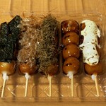 果味心庵 長者 - みたらし団子。各98～125円+税