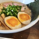 ラーメンストップ ボン - 豚骨醤油／黄身がトロトロ