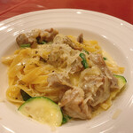 トラットリア ジュリエーゼ ダ エンメ - ズッキーニとチキンのタリアテッレ