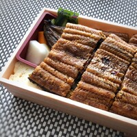 鮨料理 一高 - 鰻は香ばしく焼かれ、食感・味わいもいいですね。厚焼き卵と香の物が添えられていました。