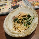 山内農場 - お通し。美味しかったですがチャージ込で418円です。