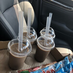 パクパク - ラ・ム〜で貰った段ボールの上において配達♪
あれ？タピオカ見えてないよ？入ってるのかな？