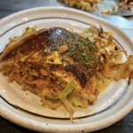 Hiroshima Okonomiyaki Dokkoi - ちなみにソースは、広島県人にもファンが多い、「カープソース(毛利醸造株式会社)」を使用。広島東洋カープの子会社ではありません(笑)。