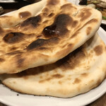 ヘンドリクス カリー バー - 自家製ナン