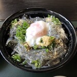 山海料理仁志乃 - 生シラス丼税抜1000円