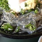 山海料理仁志乃 - 生シラス丼税抜1000円