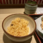 味奈登庵 - 無料の揚げ玉はもちろん貰う。
      アゲダマビンボー！　