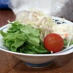 大八 - カレーライスに付いてるサラダ