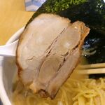 らーめん銀杏 - 豚チャーシューはお肉の旨味も脂身の旨味も上々！