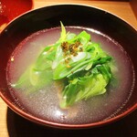 もと井 - 椀物：三州牛ヒレ肉の碗は、炙ったヒレ肉の火の通りが絶妙で 九条葱がたっぷり入っていて、生七味の香りがとても良いですネ！　　　　　2020.05.09