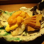 もと井 - イサキと筍の山椒煮：イサキの上には、卵黄で作られたタレに雲丹がタップリと使われています。 良い味付けがされていて、雲丹の お味が引き立てられています。　　　　　2020.05.09