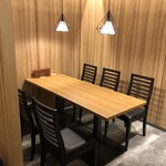 熊の焼鳥 - 大テーブル