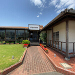 パパチャチャ - 建物外観。平屋のキレイな建物。先代から引き継いでリニューアルしたとのこと。
