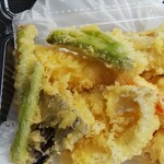 割烹 徳寿司旅館 - 天ぷら盛り合わせの一部