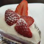 パティスリ・ル・スィエル - カシスバニラ（アップ）