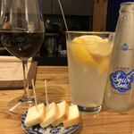 燻製バル けむりば - 氷結レモン酎ハイ＆赤ワイン＆プロセスチーズ