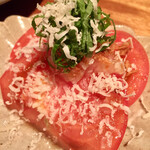 オオクサ - パルミジャーノ・レッジャーノたっぷりの完熟トマトサラダ　グルタミン酸の塊です