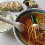 三宝園 - ギョウザセット（ラーメン、ギョウザ、小ライス、漬物）¥850  