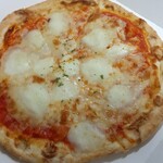 サイゼリヤ - バッファローモッツラレラのピザ