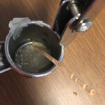 江ちゃんラーメン - 爪楊枝で取り、お嫌いならティッシュ等に