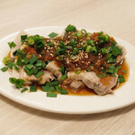 トンテキ食堂8 - ゆで豚の生ニラダレ(500円)