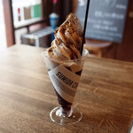 すみだ珈琲 - テイクアウトのコーヒーソフトクリーム＆ゼリー(570円・外税)