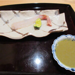 料理屋 みや﨑 - 蟹刺身を蟹味噌を入れた出汁でいただきます