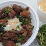 炭火焼一絆 - 地鶏丼＋スープ＋サラダ