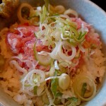 しな喜 - ミニ丼セット(お好きな麺＋300円税込)のネギトロ丼(どんぶりは日替わり)