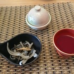 料亭 やまさ旅館 - 左：エンペラ　右：生血ジュース割り
