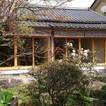 料亭 やまさ旅館 - 外から見たお庭