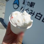 牛乳村夢番地 - おまっとジェラート いちごミルク