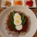 イヌヤマ キナコ カフェ - トマトカレーランチ(単品860円税込、ドリンク＆デザート付き1210円税込)