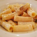 オステリアルーナマーレ - ゴルゴンゾーラソースのリガトーニ
