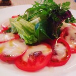 トマトとアンチョビのサラダ